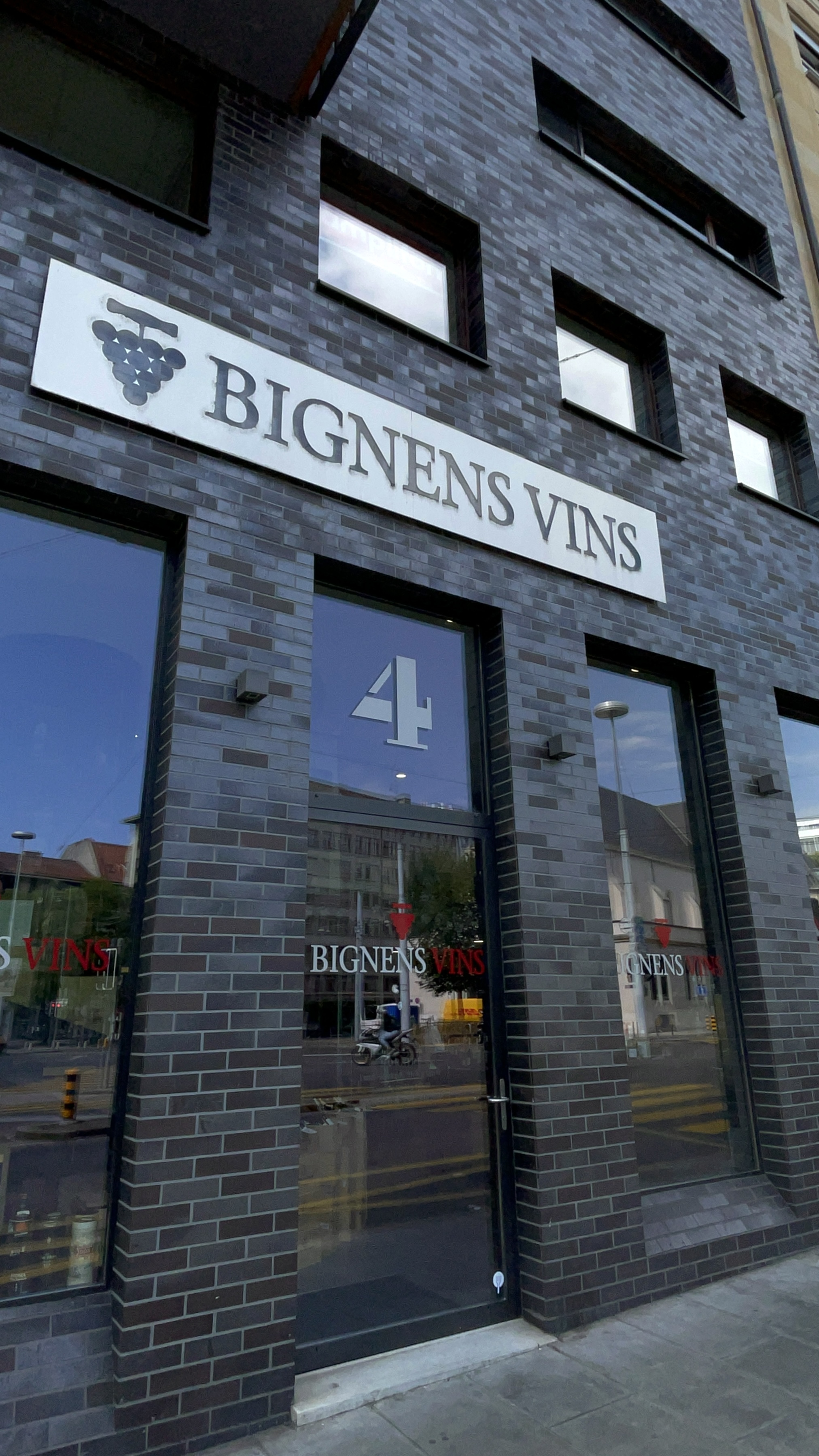 Bignens Vins Eaux-Vives photo 2