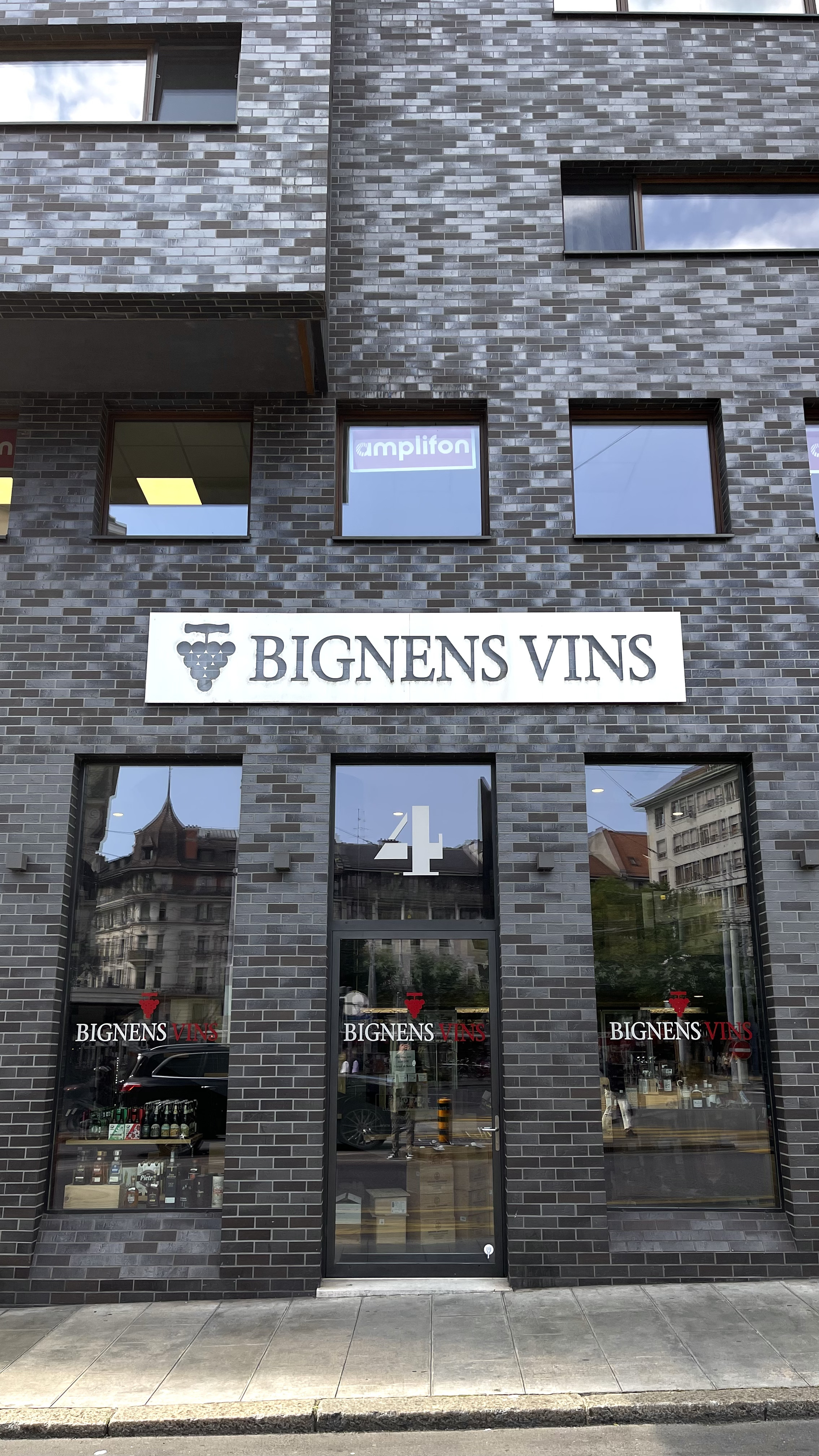 Bignens Vins Eaux-Vives photo 3